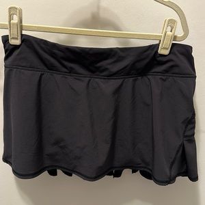 Lululemon tennis skirt. Size 6 Black
